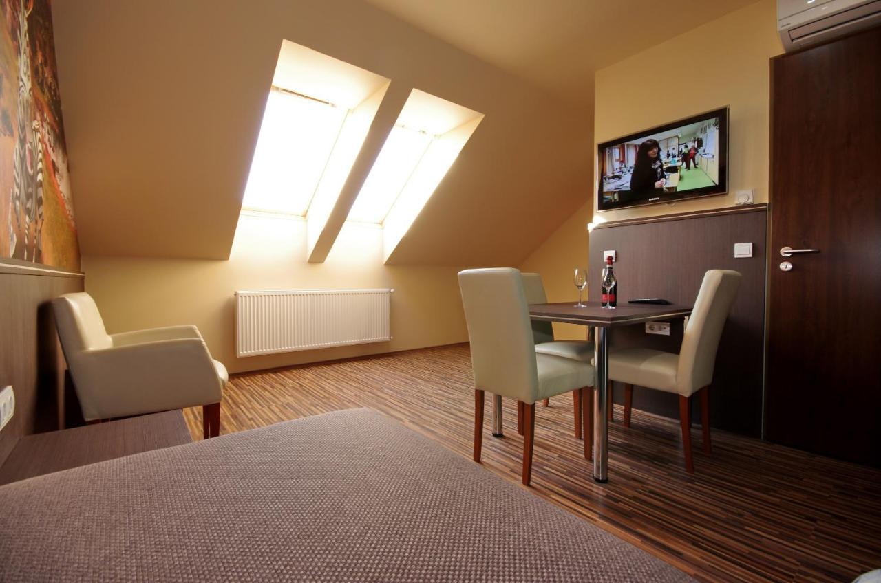 Corvin Apartman ギュラ エクステリア 写真