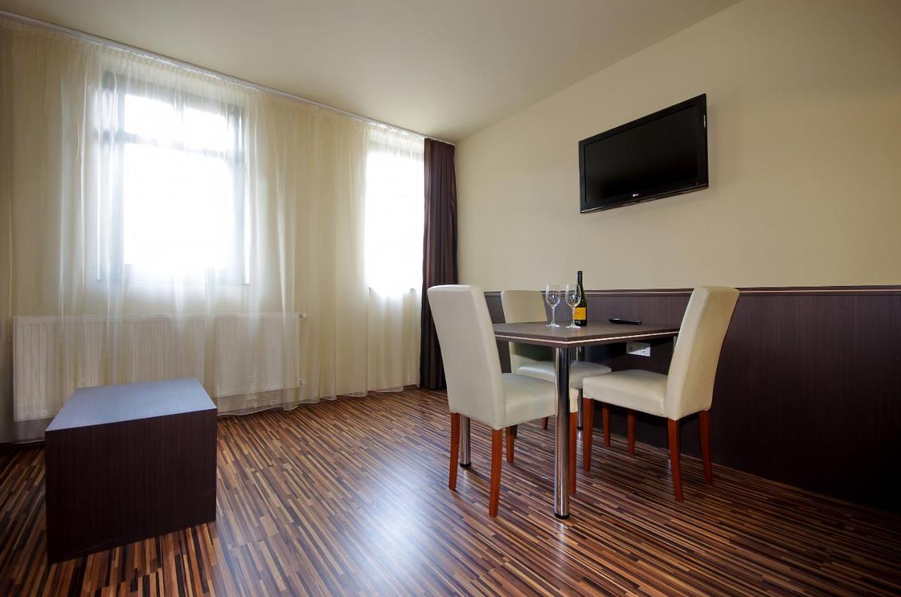 Corvin Apartman ギュラ エクステリア 写真