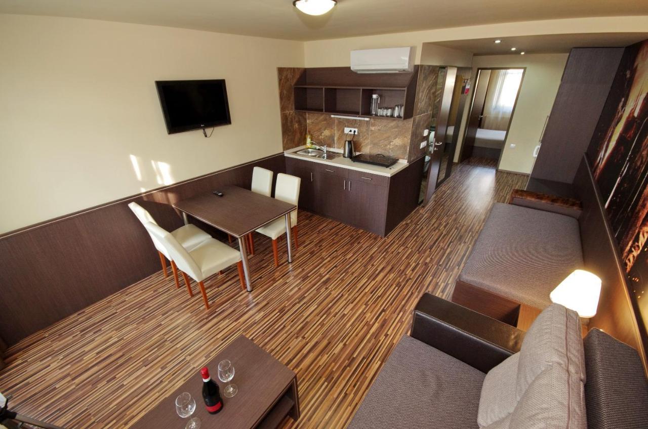 Corvin Apartman ギュラ エクステリア 写真